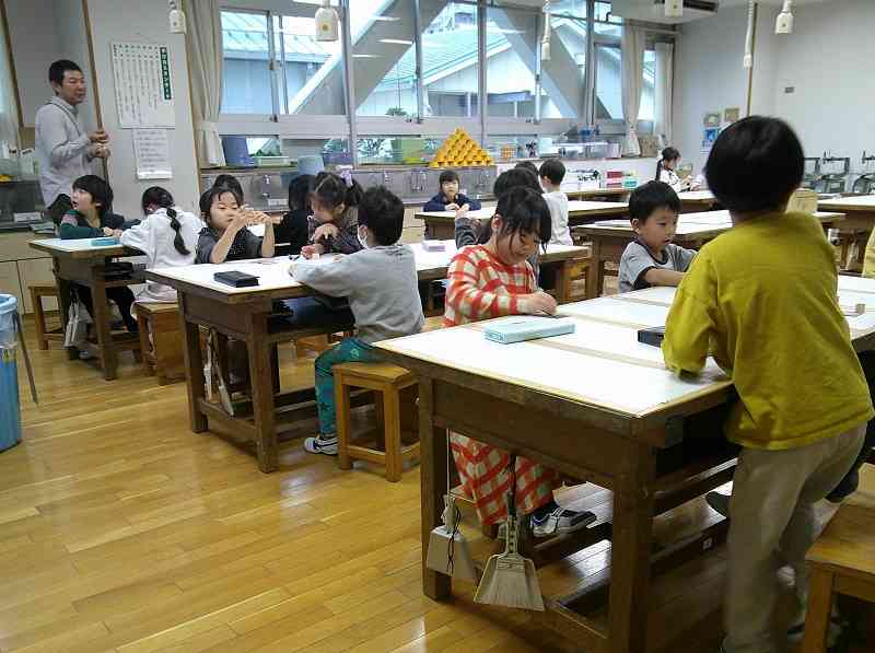 １２月１年生図工