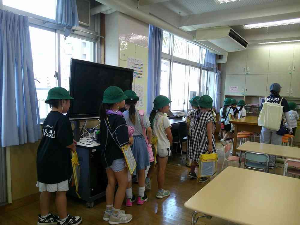 0714　2年児童館見学６